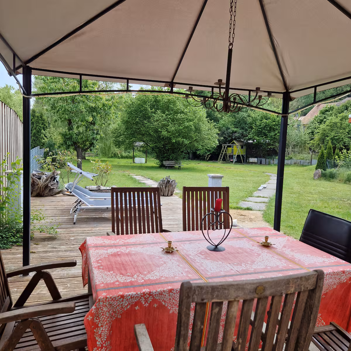 Terrasse mit Gartenblick - Ferienhaus Stargard