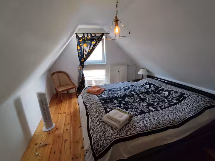 Schlafzimmer 2 mit Queensize-Doppelbett