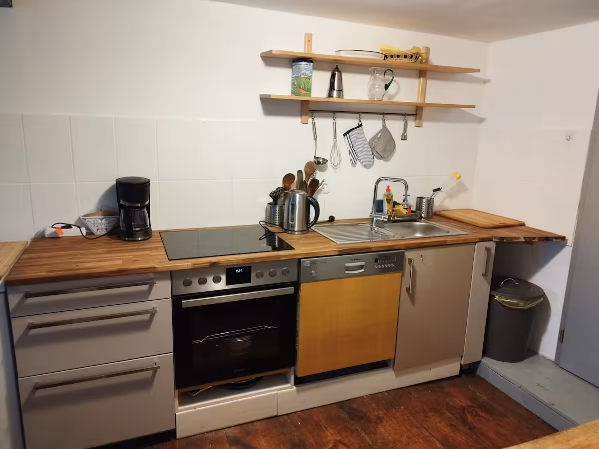 Voll ausgestattete Küche